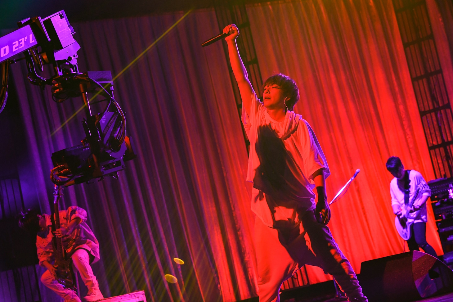 SPYAIRのライブの様子。（Photo by TEPPEI KISHIDA）