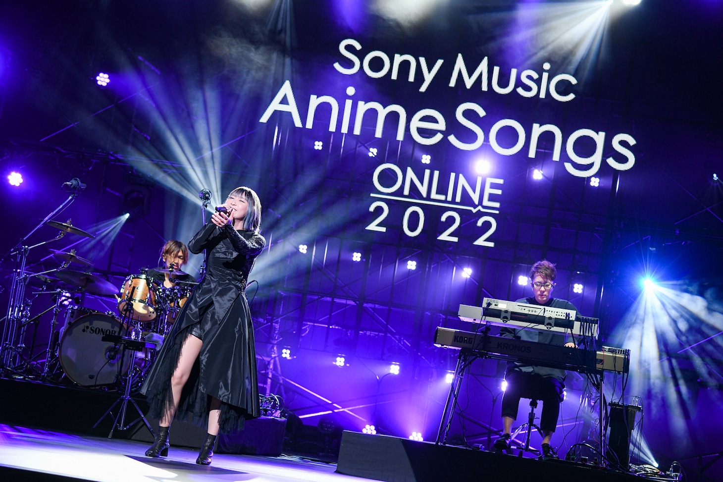 藍井エイルのライブの様子。（Photo by TEPPEI KISHIDA）