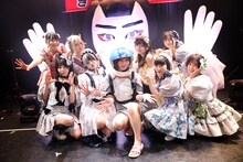 眉村ちあきとでんぱ組.inc。（撮影：チェリーマン）