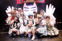 眉村ちあきとでんぱ組.inc。（撮影：チェリーマン）