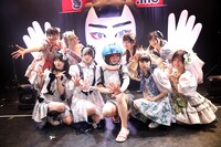 眉村ちあきとでんぱ組.inc。（撮影：チェリーマン）