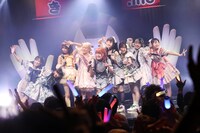 眉村ちあきとでんぱ組.inc組。（撮影：チェリーマン）