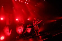 「明けんこお愛でとんころリッチパーティー♪ 眉村ちあき VS でんぱ組.inc」より眉村ちあきのステージの様子。（撮影：チェリーマン）