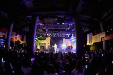CUBERS「冬の“踊らないワンマン2022”～豪華なフルバンド編成！生演奏でお届けします～」の様子。（撮影：上溝恭香）