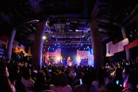 CUBERS「冬の“踊らないワンマン2022”～豪華なフルバンド編成！生演奏でお届けします～」の様子。（撮影：上溝恭香）