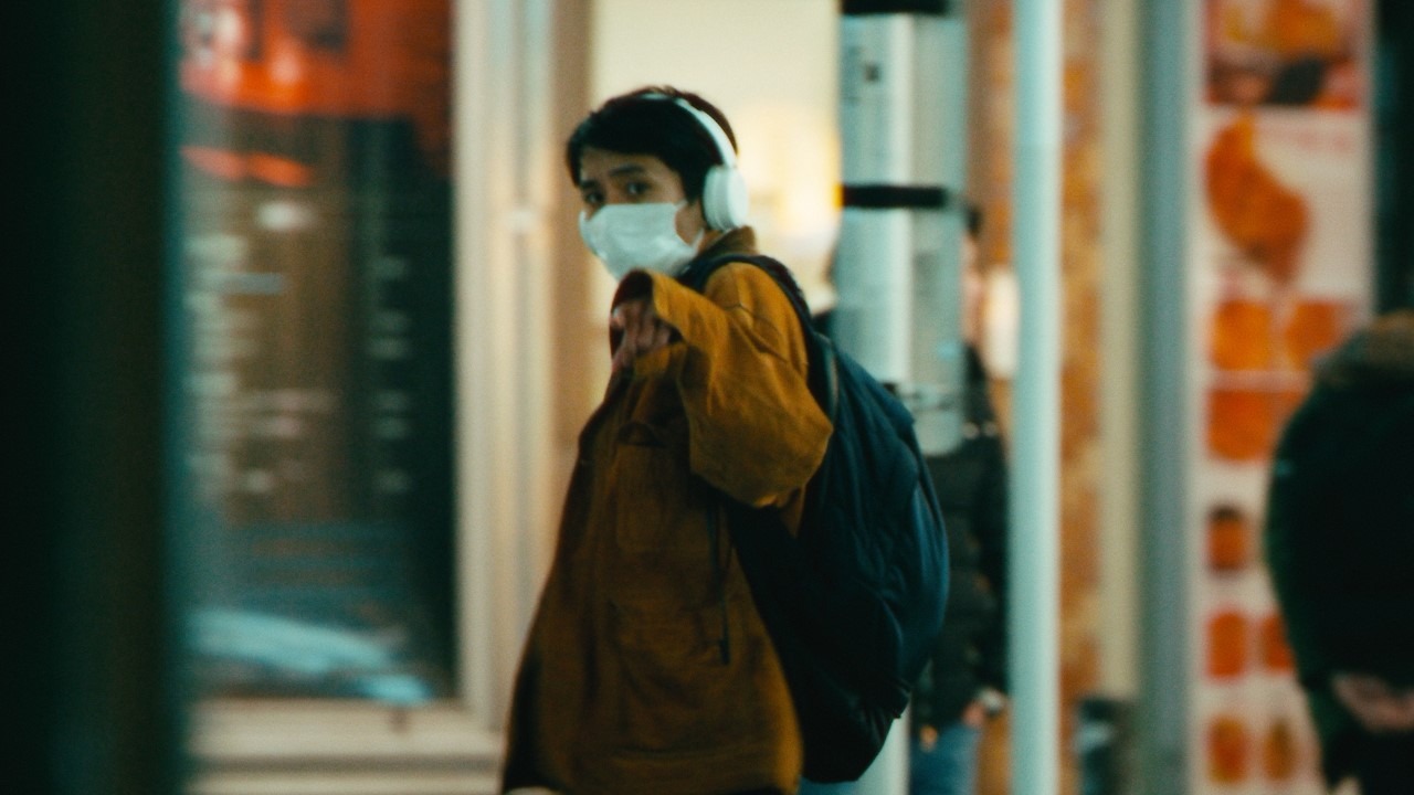春野「cash out feat. brb.」ミュージックビデオより。
