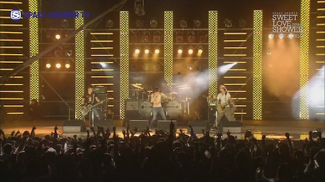 スペースシャワーTV「アンコールアワー ザ・クロマニヨンズ特集」より。