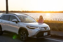 企画「COROLLA CROSS 100 ways」に参加するさとうもか。
