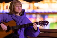 企画「COROLLA CROSS 100 ways」に参加するさとうもか。