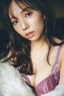 新内眞衣、大人の魅力が詰まったランジェリーカット