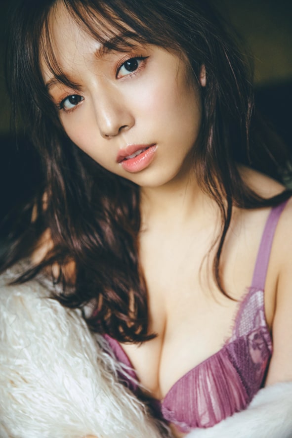 新内眞衣、大人の魅力が詰まったランジェリーカット（写真29枚） 音楽ナタリー