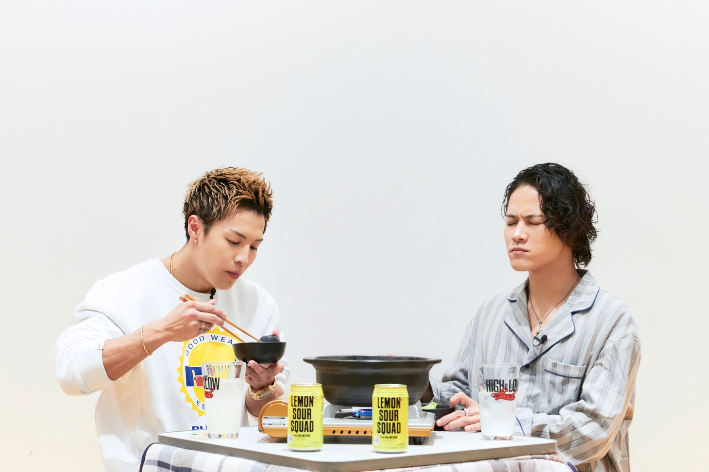 左からRIKU、岩谷翔吾。