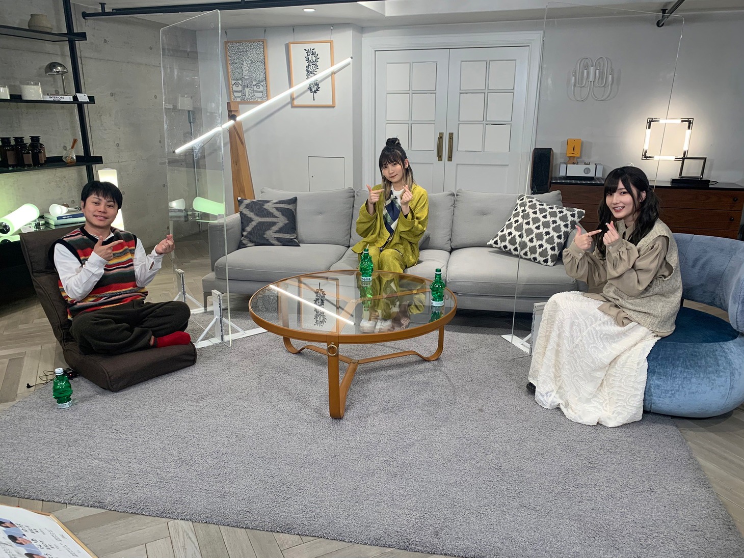 左から井上裕介（NON STYLE）、幾田りら、かす。 (c)AbemaTV, Inc.