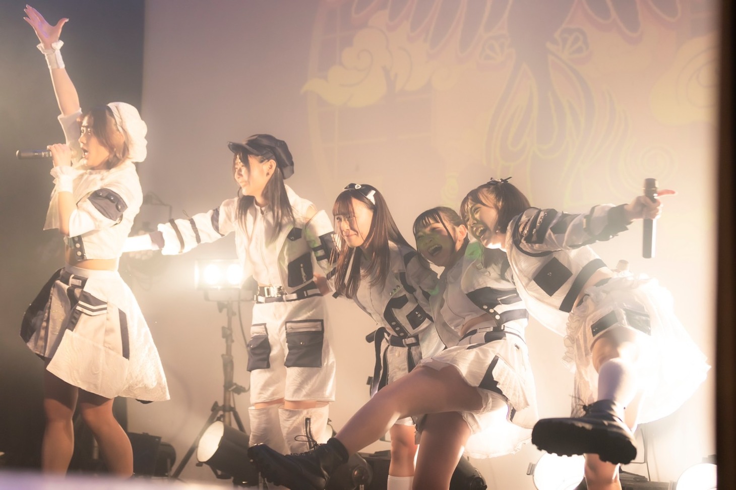 手羽先センセーション「画鳥点睛」東京・UNIT公演の様子。