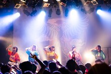 手羽先センセーション「画鳥点睛」東京・UNIT公演の様子。