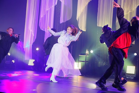 「RIHO SAYASHI 1st LIVE TOUR 2022 Reflection」東京・中野サンプラザ公演の様子。（撮影：大塚素久［SYASYA］）