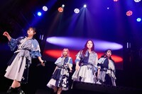 「覚醒のアドット ONEMAN LIVE 覚醒のパレード～もしかして、傘差して欲しいんやろか？～」の様子。