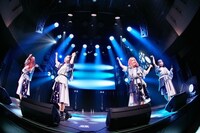 「覚醒のアドット ONEMAN LIVE 覚醒のパレード～もしかして、傘差して欲しいんやろか？～」の様子。
