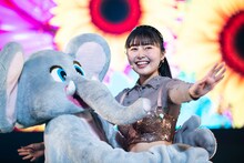 動物たちと歌う頓知気さきな。