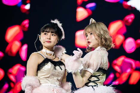 femme fatale。左から頓知気さきな、戦慄かなの。