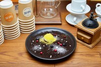 「NCTzen 127-JAPAN presents "Cafe 127"」のメニュー「TAEIL ムーンクレームブリュレ」。