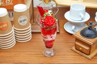 「NCTzen 127-JAPAN presents "Cafe 127"」のメニュー「TAEYONG ローズブルームパフェ」。