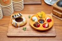 「NCTzen 127-JAPAN presents "Cafe 127"」のメニュー「YUTA たこ焼きプリンスのスイーツたこ焼き」。