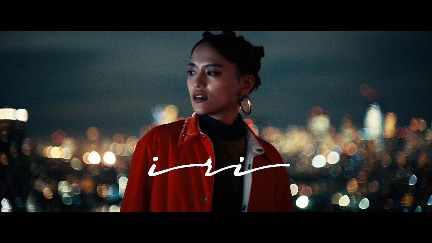 iri「neon」ミュージックビデオのサムネイル。