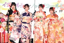 左から河口夏音、瀧脇笙古、鈴木瞳美、落合希来里。