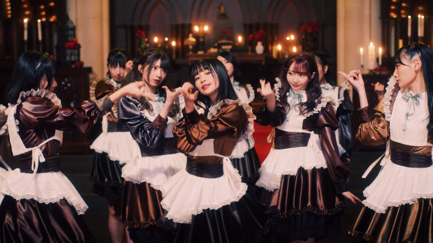 ≠ME「チョコレートメランコリー」のミュージックビデオより。(c)YOANI/KING RECORDS