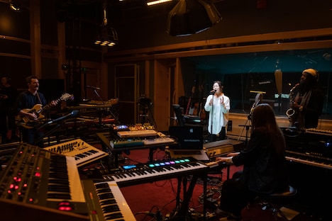 宇多田ヒカル「Hikaru Utada Live Sessions from Air Studios」の様子。