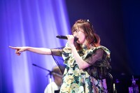 岡村靖幸「だいすき」を歌う真山りか。