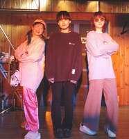 西中島きなこandういーどアイランドクルー。左からよいまつり、有頂天まも、山本笑。