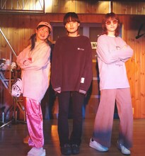 西中島きなこandういーどアイランドクルー。左からよいまつり、有頂天まも、山本笑。