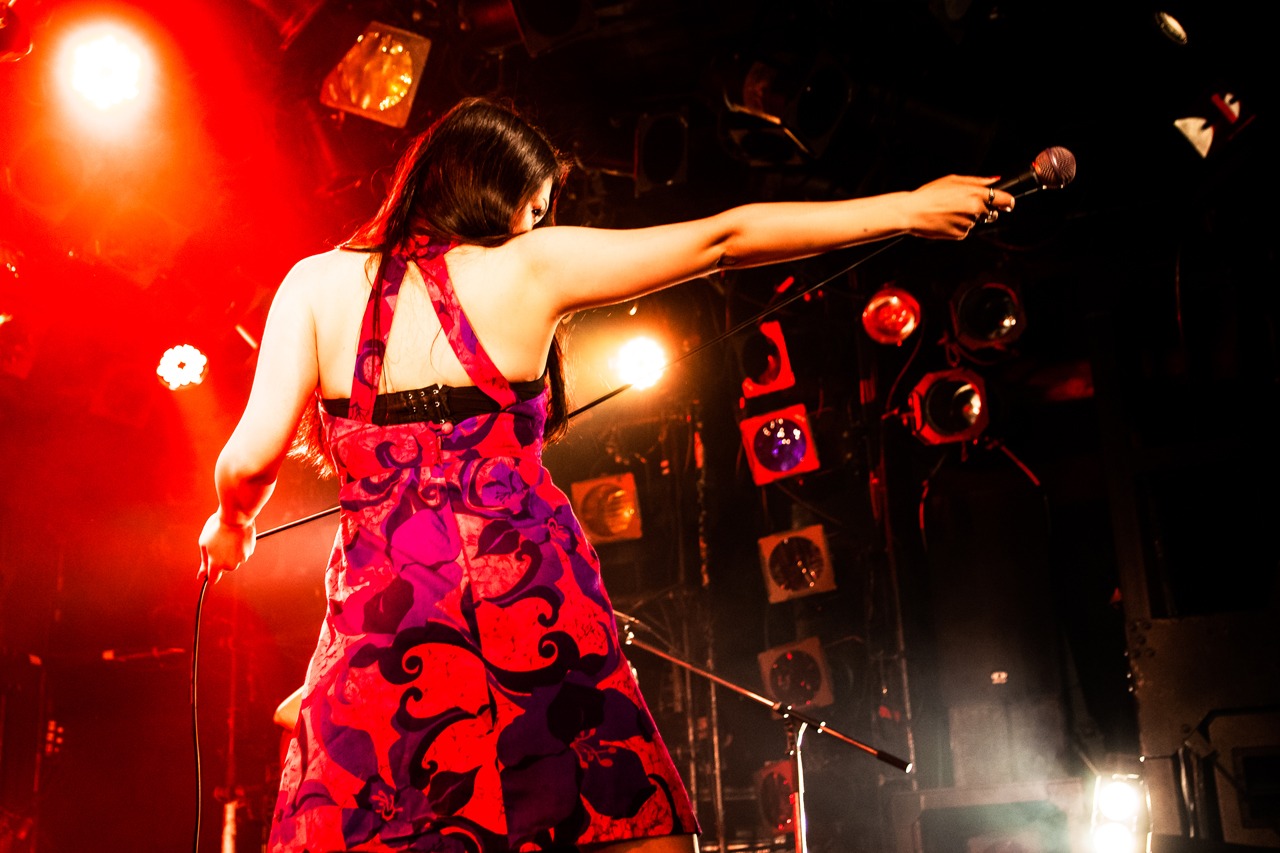 あっこりんりん（Vo）（Photo by Monkee Music Media）