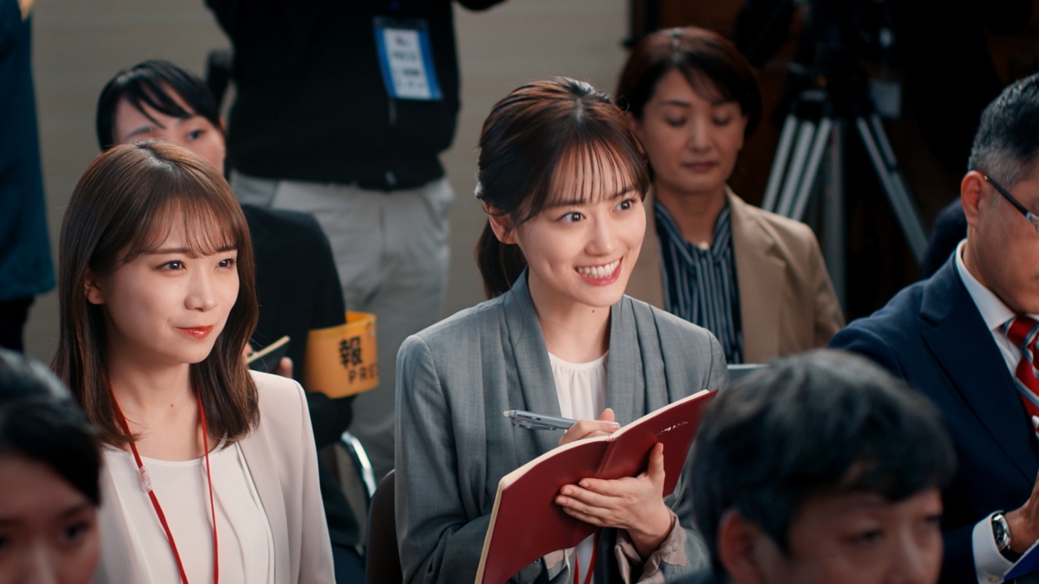 バイトルの新テレビCM「年俸アップ会見？」編より。
