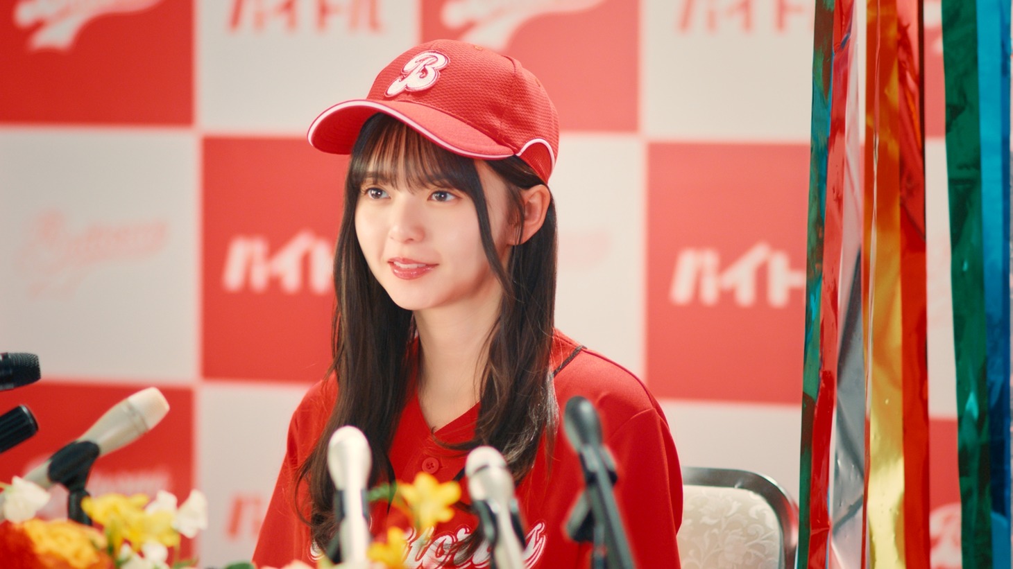 バイトルの新テレビCM「年俸アップ会見？」編より。