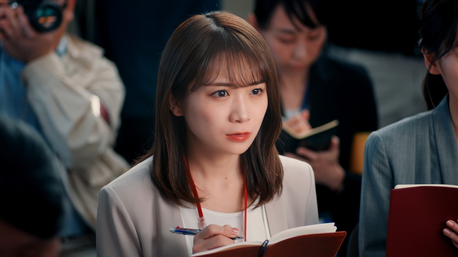バイトルの新テレビCM「年俸アップ会見？」編より。