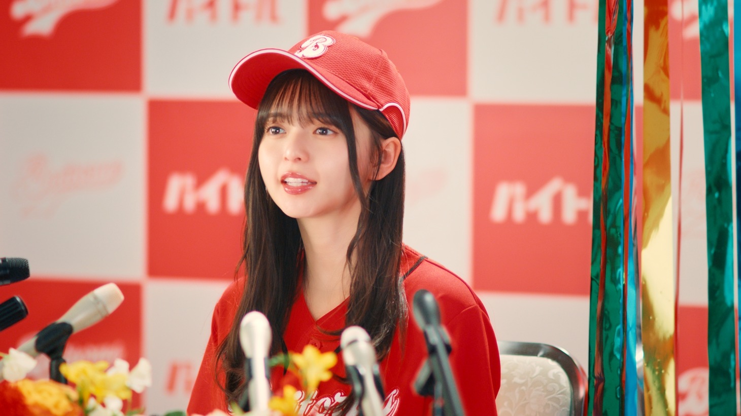 バイトルの新テレビCM「年俸アップ会見？」編より。