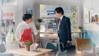 バイトルの新テレビCM「年俸アップ会見？」編より。