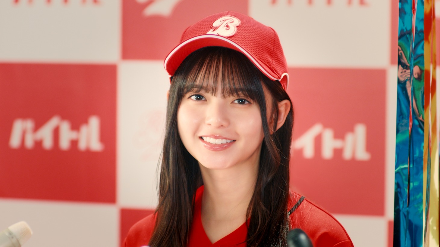 バイトルの新テレビCM「年俸アップ会見？」編より。