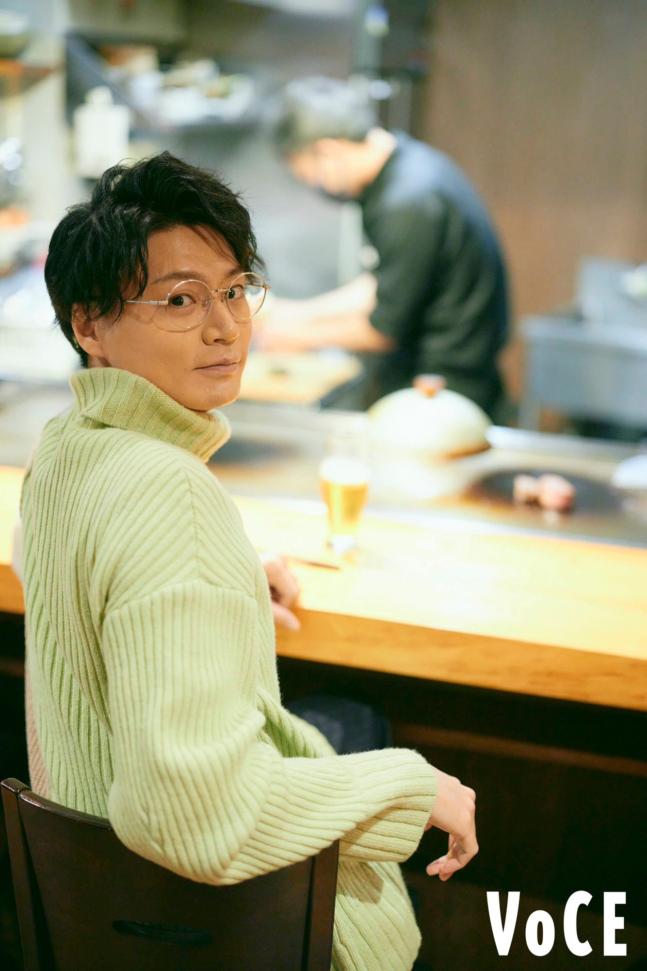 「VOCE」2022年3月号よりKis-My-Ft2の連載「キスマイと人生を語る夜 7EVEN’S Night with…」に登場する横尾渉（Kis-My-Ft2）。