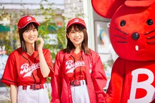 山下美月、秋元真夏（メイキングカット）