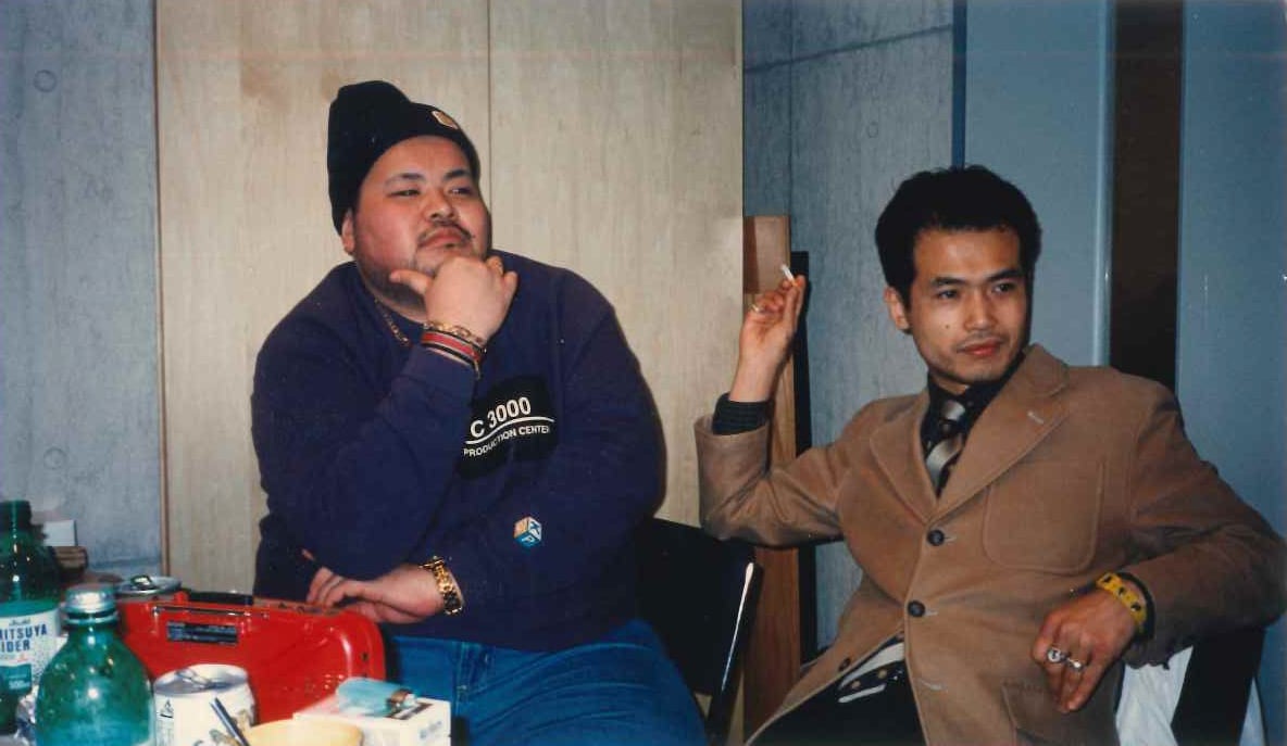 オオスミタケシと本根氏。（写真提供：本根誠）