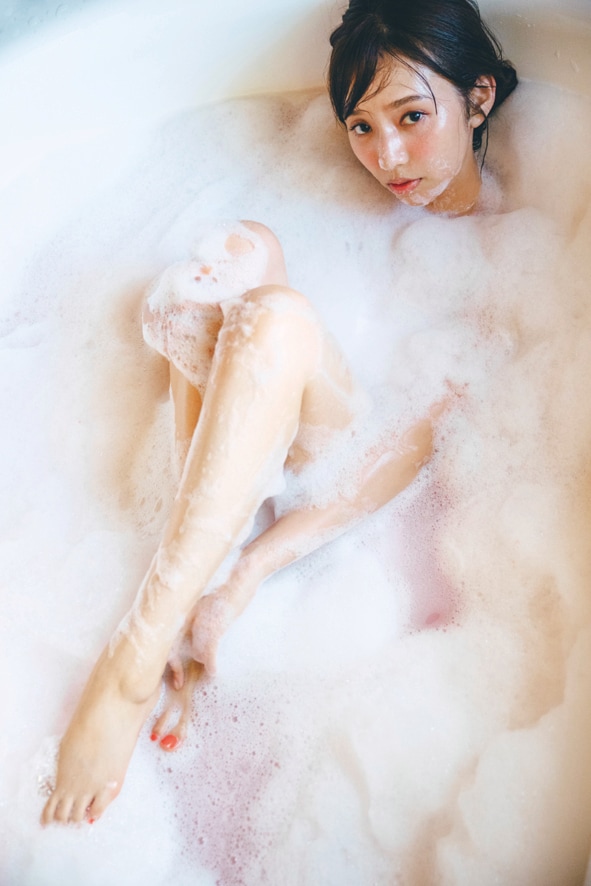 新内眞衣「夜が明けたら」より。（撮影：東京祐）