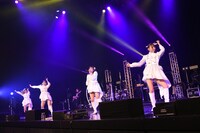 「転校少女*『THE LAST LIVE ～With You～』」の様子。