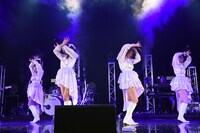 「転校少女*『THE LAST LIVE ～With You～』」の様子。