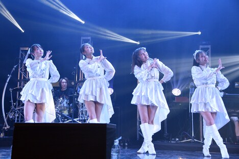 「転校少女*『THE LAST LIVE ～With You～』」の様子。