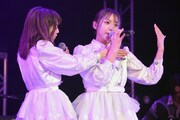 左から松井さやか、塩川莉世。