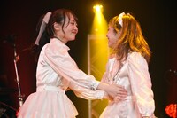 左から成島有咲、佐々木美紅。